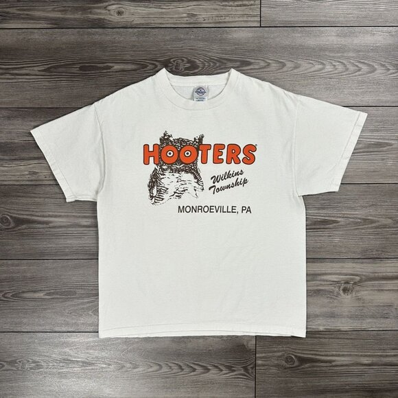Vintage Y2K Hooters T Shirt - Picture 1 of 5